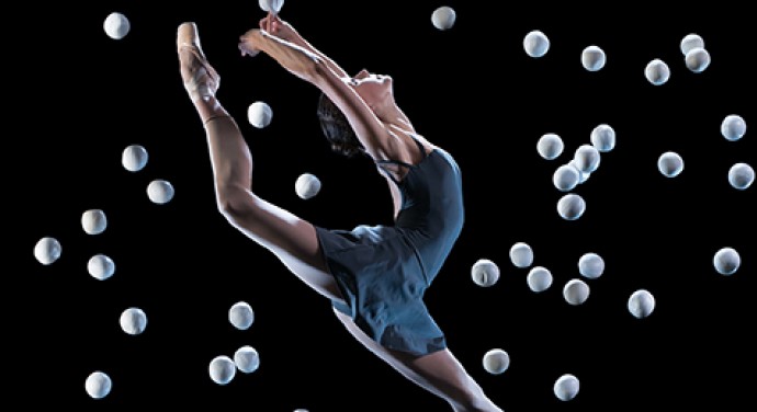 Gandini Juggling mooie mix van ballet en jonglage