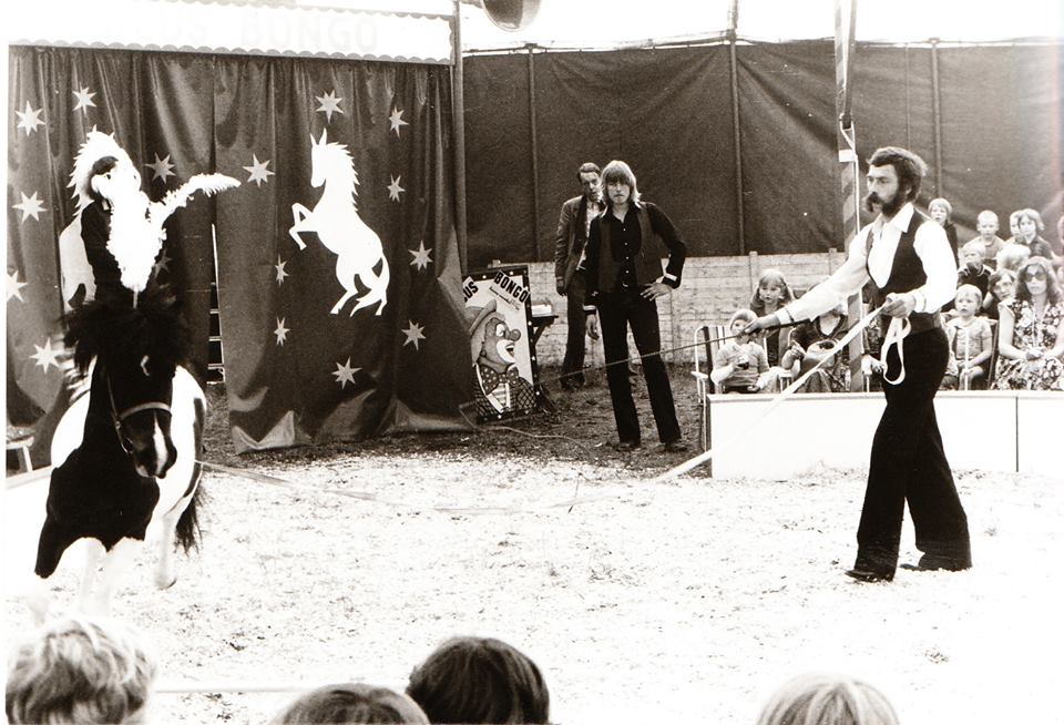 40 jaar Bongo, van cowboys en indianen tot modern 40 jaar Bongo, van cowboys en indianen tot modern