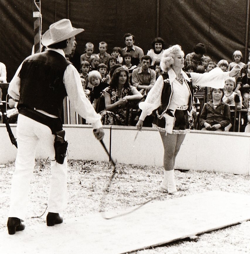 40 jaar Bongo, van cowboys en indianen tot modern 40 jaar Bongo, van cowboys en indianen tot modern
