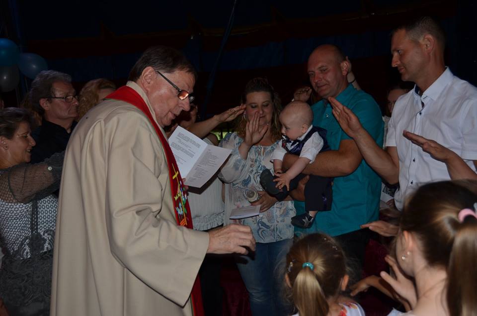 Bijzondere doopdienst bij Circus Freiwald