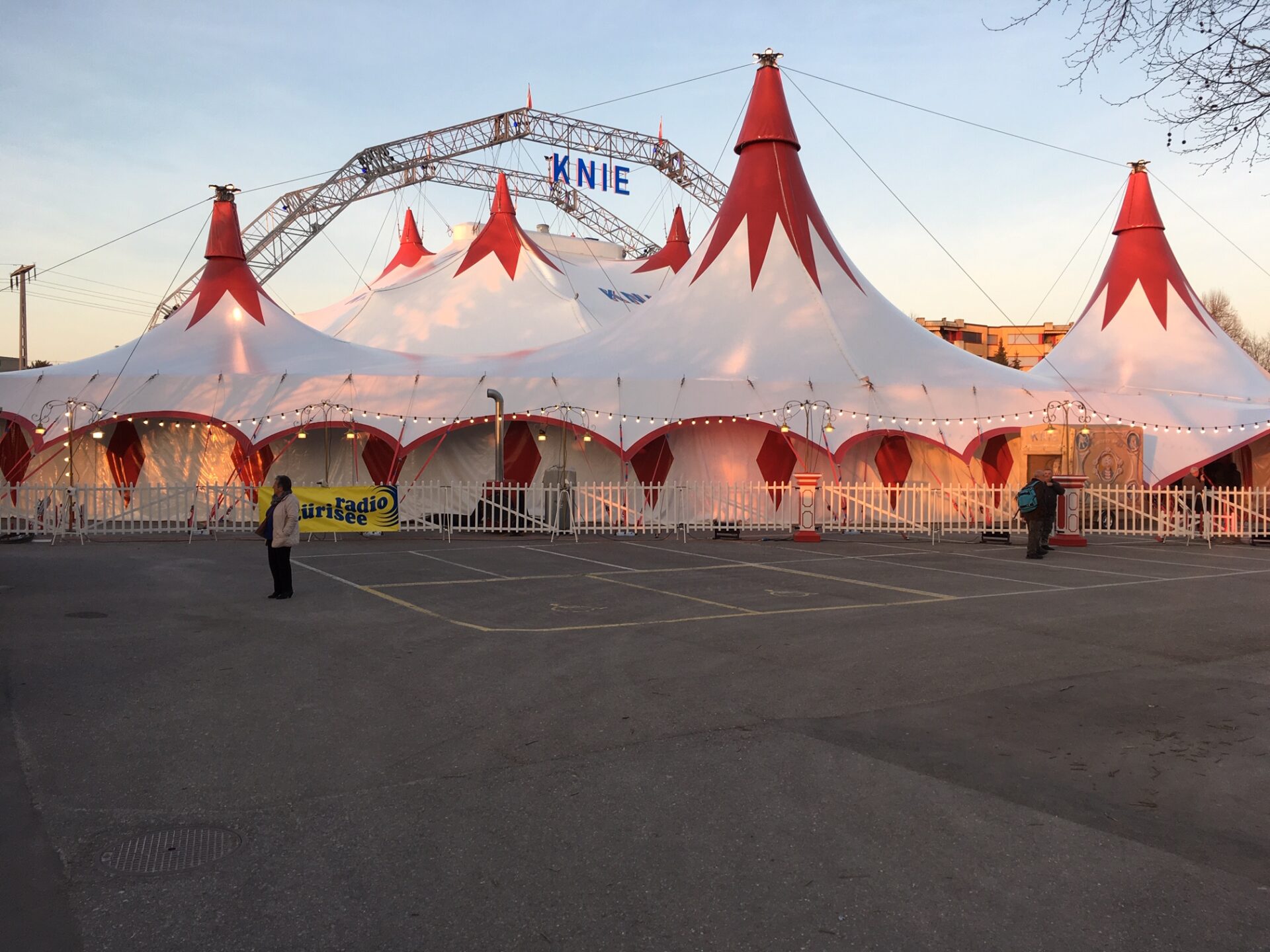 Première Zwitsers circus KNIE