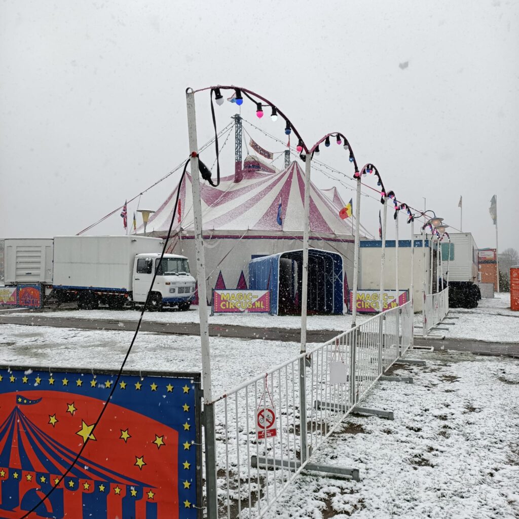 Magic Circus start in de sneeuw