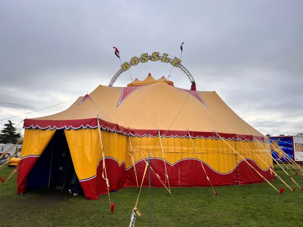 Circus Bossle brengt een eerlijke circusvoorstelling