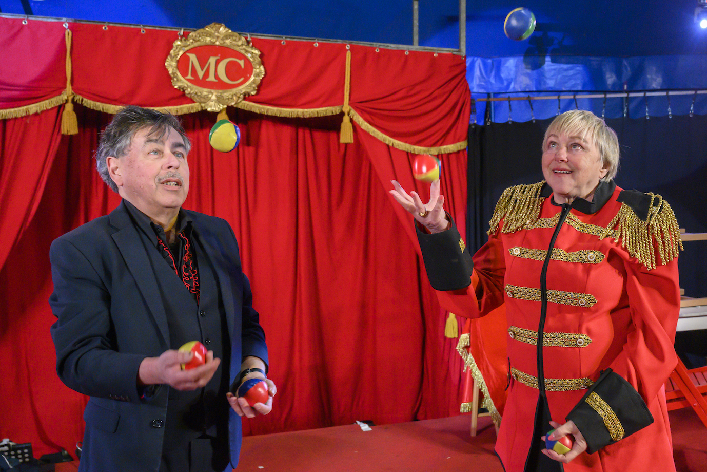 Circusdirecteur leert na 35 jaar zelf óók jongleren