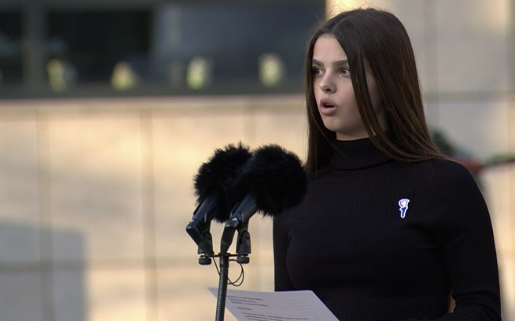 Loewana (17) maakt indruk met toespraak bij Nationale Dodenherdenking