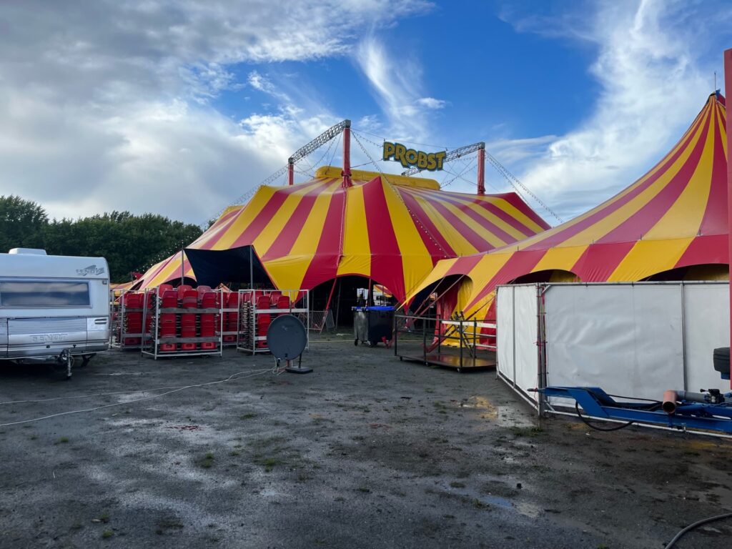 Vertrouwd geraamte, nieuwe jas: de tent van Circus Probst