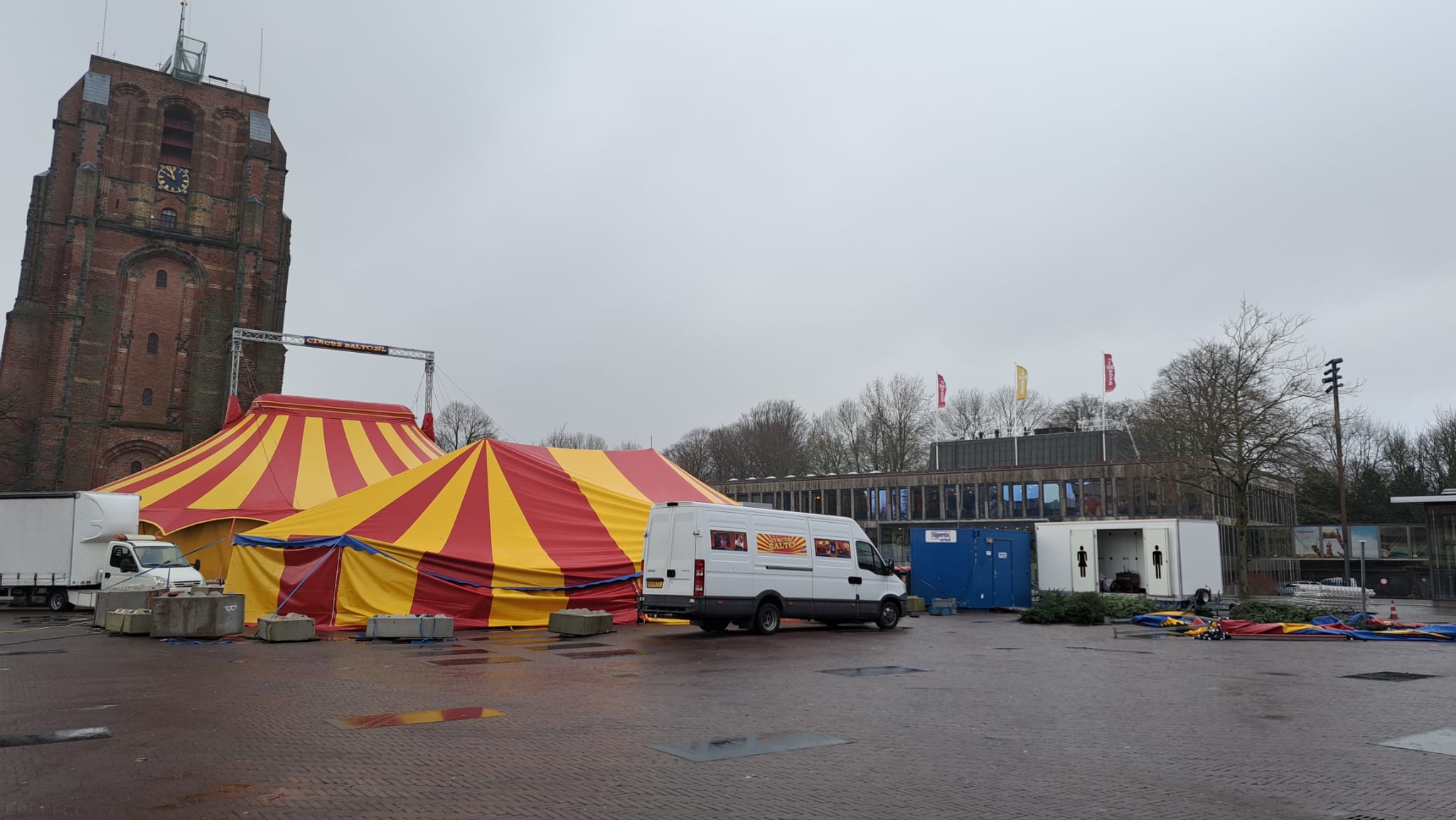 Storm Henk beschadigt Wintercircus Salto: “opeens was het foute boel”