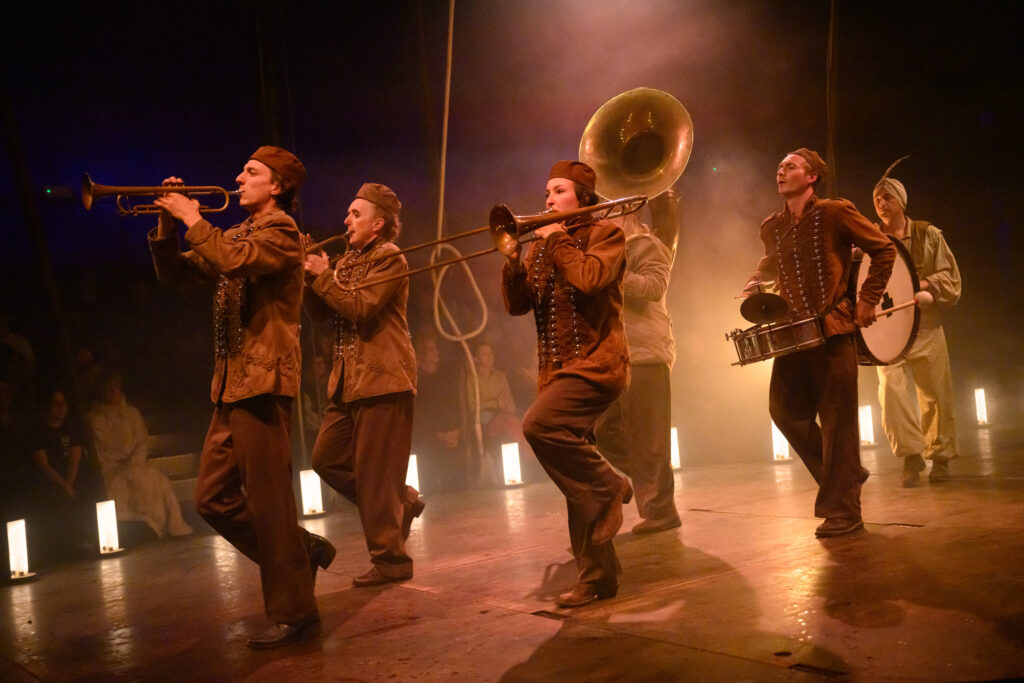 Bijzonder spektakel in Mechelen: winkeliers verloten de allerlaatste tickets voor uitverkochte Da Capo van Circus Ronaldo