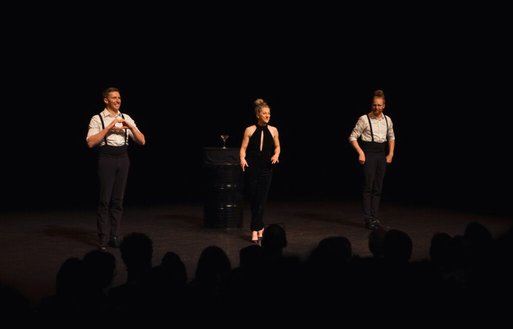 Recensie: ‘Rise of the Olive’ van Laser Kiwi (Circusstad Festival 2025) – energiek circustheater voor een nieuwe generatie