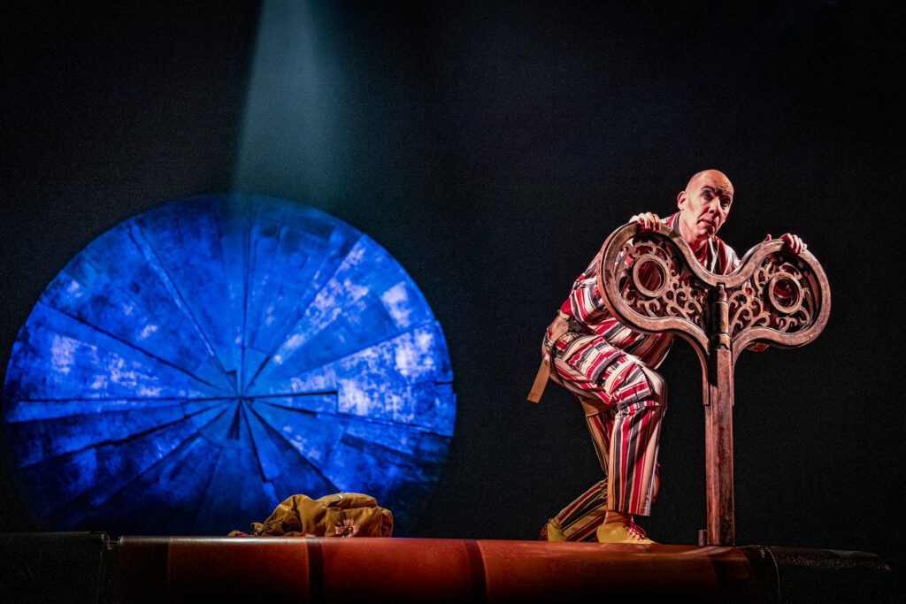 Luistertip: clown Eric Koller te gast in podcast van Theo Maassen