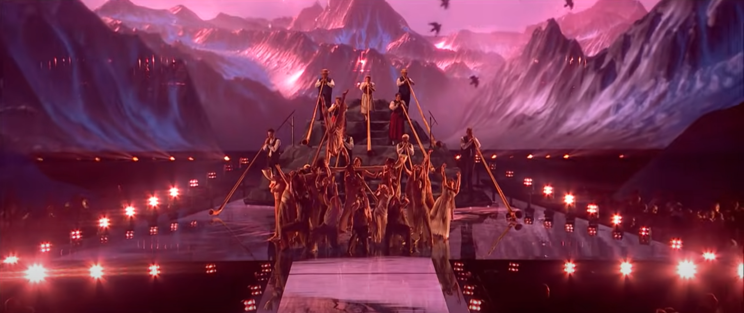 Nederlandse Zinzi Oegema schittert met acrobatiek tijdens Eurovisie Songfestival: “Het voelde heel bijzonder om zo’n arena binnen te lopen”