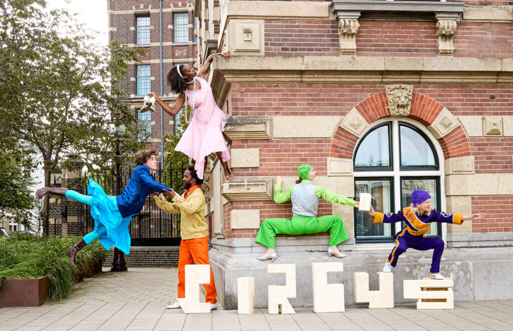 Circus around the Block: acrobatiek, poëzie en verborgen verhalen in de Pijp