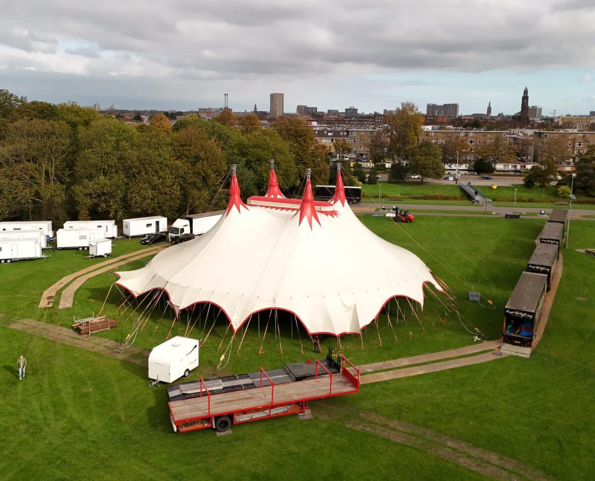 Circus Chapito (2025) verrijst in het Zuiderpark in Den Haag