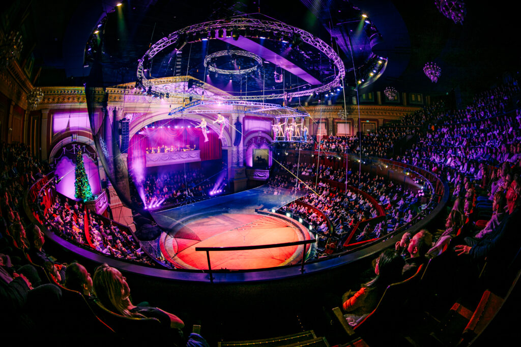 Dit zijn de artiesten van het Wereldkerstcircus Carré 2025-2026 (inclusief nieuwe visual en trailer)