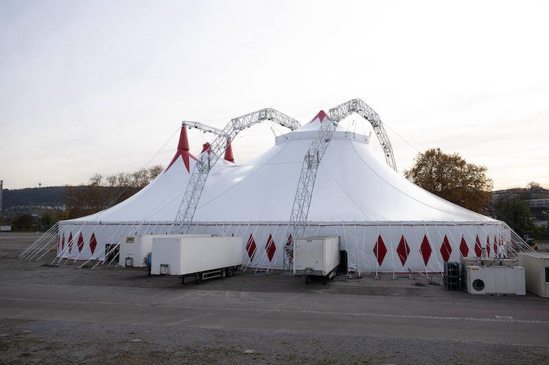 Nieuwe circustent voor het Weltweihnachtscircus Stuttgart
