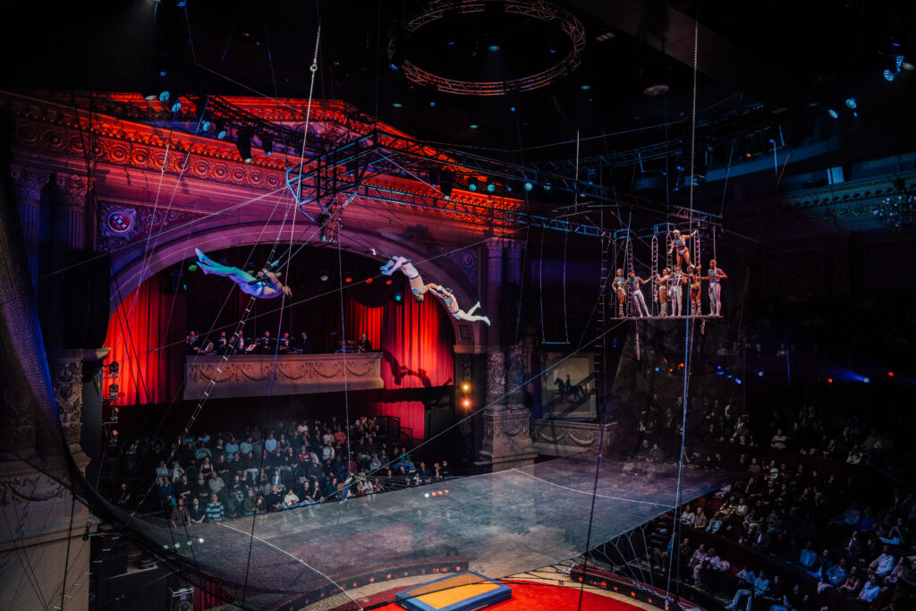 Recensie Wereldkerstcircus Carré 2025-2026 – “Circus klassiek, maar fris en uniek”