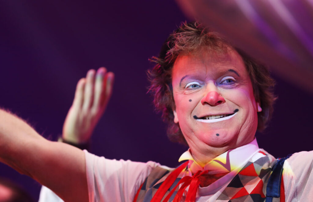 Dit zijn de artiesten (+eerste speelplaatsen) van Sandor Donnert’s Magical World of Circus 2026
