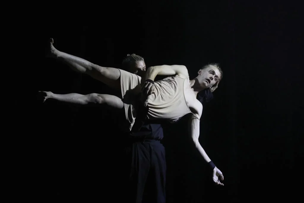 Gravity & Other Myths bevestigt reputatie met The Mirror (Circusstad Festival 2026)