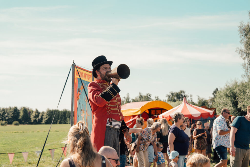 Zomercircus 2026 – artikel 4: de circusdirecteur