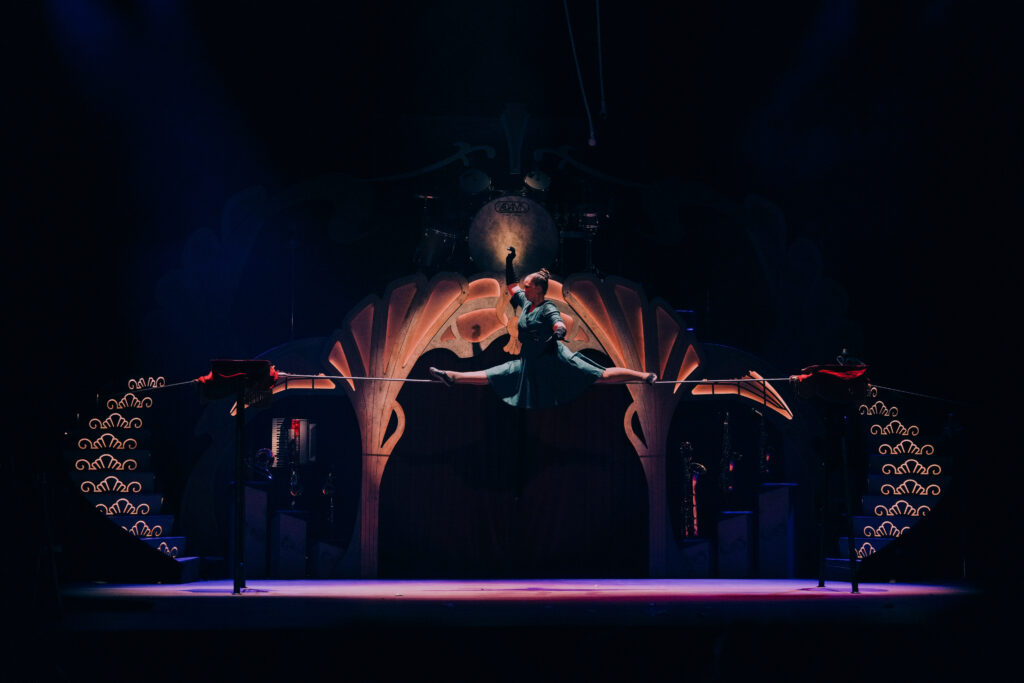 RECENSIE | Circus Ronaldo laat ‘Swing’ swingen tussen circusmagie en menselijke onhandigheid