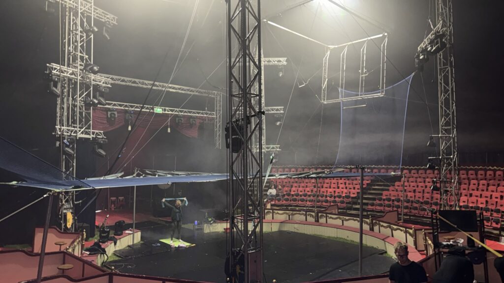 Circus Chapito maakt zich op voor première in Den Haag: tenten staan, repetities in volle gang!