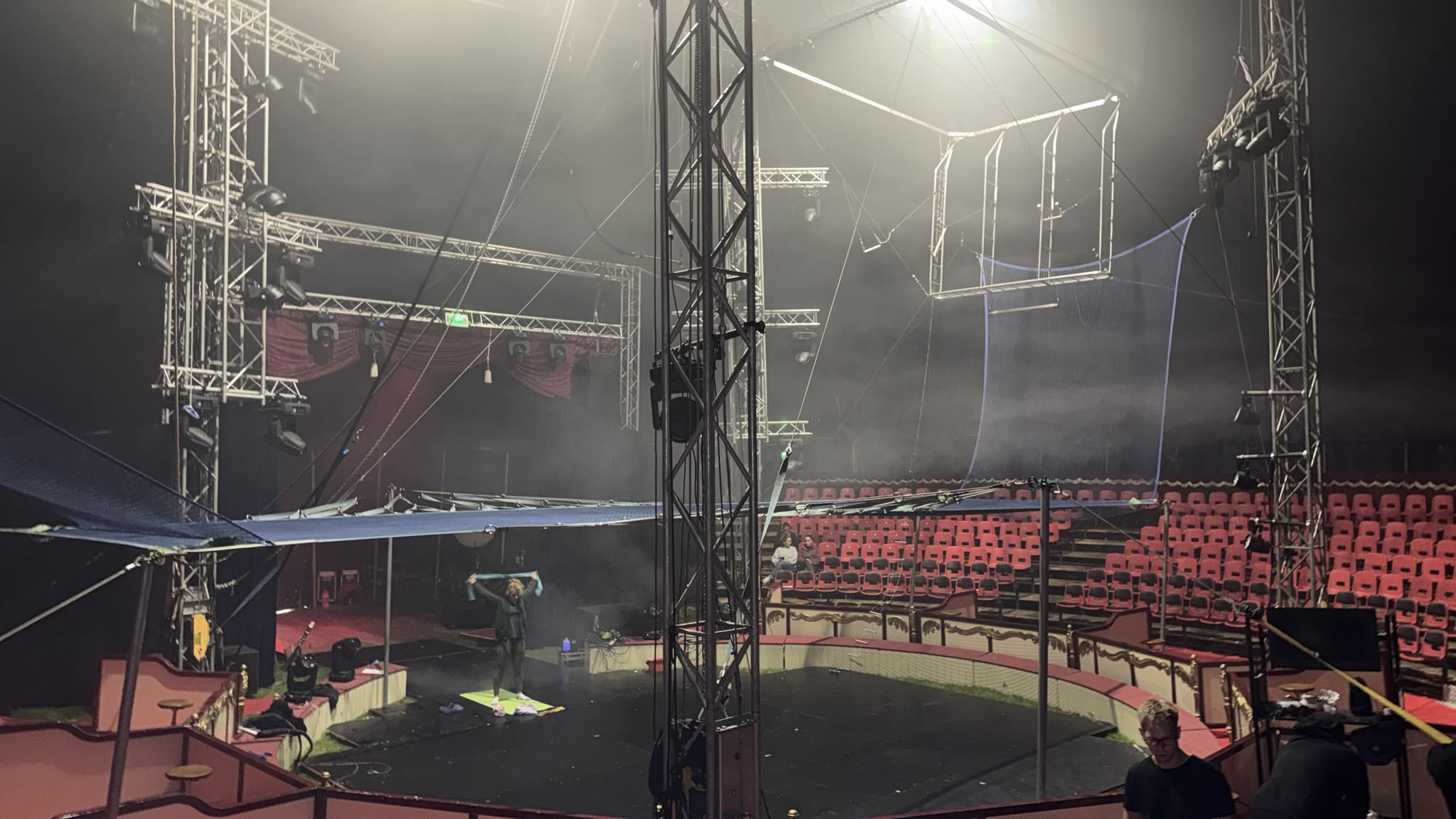 Circus Chapito maakt zich op voor première in Den Haag: tenten staan, repetities in volle gang!